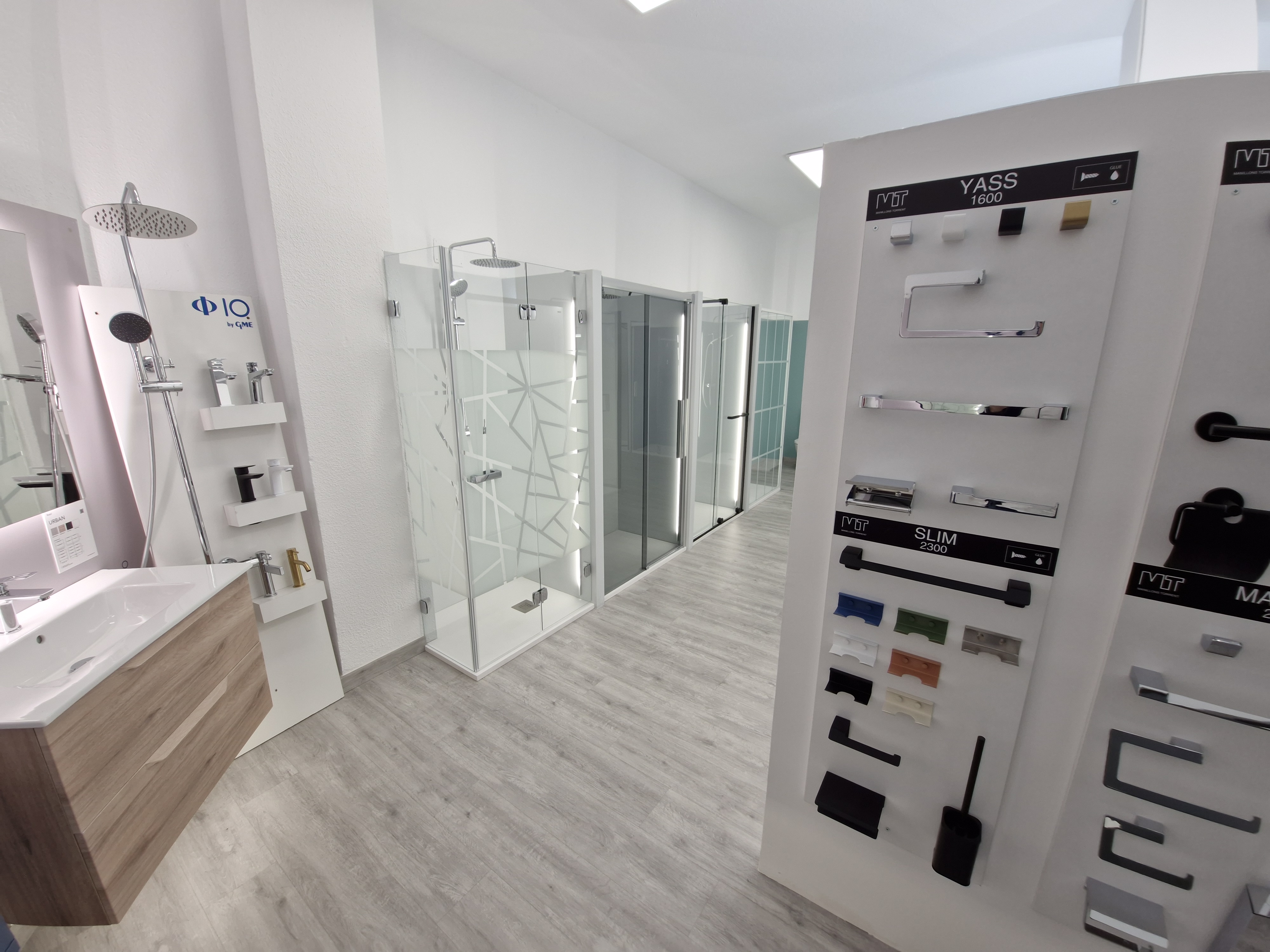 Traspaso de tienda de mamparas y muebles de baño en Tres Cantos