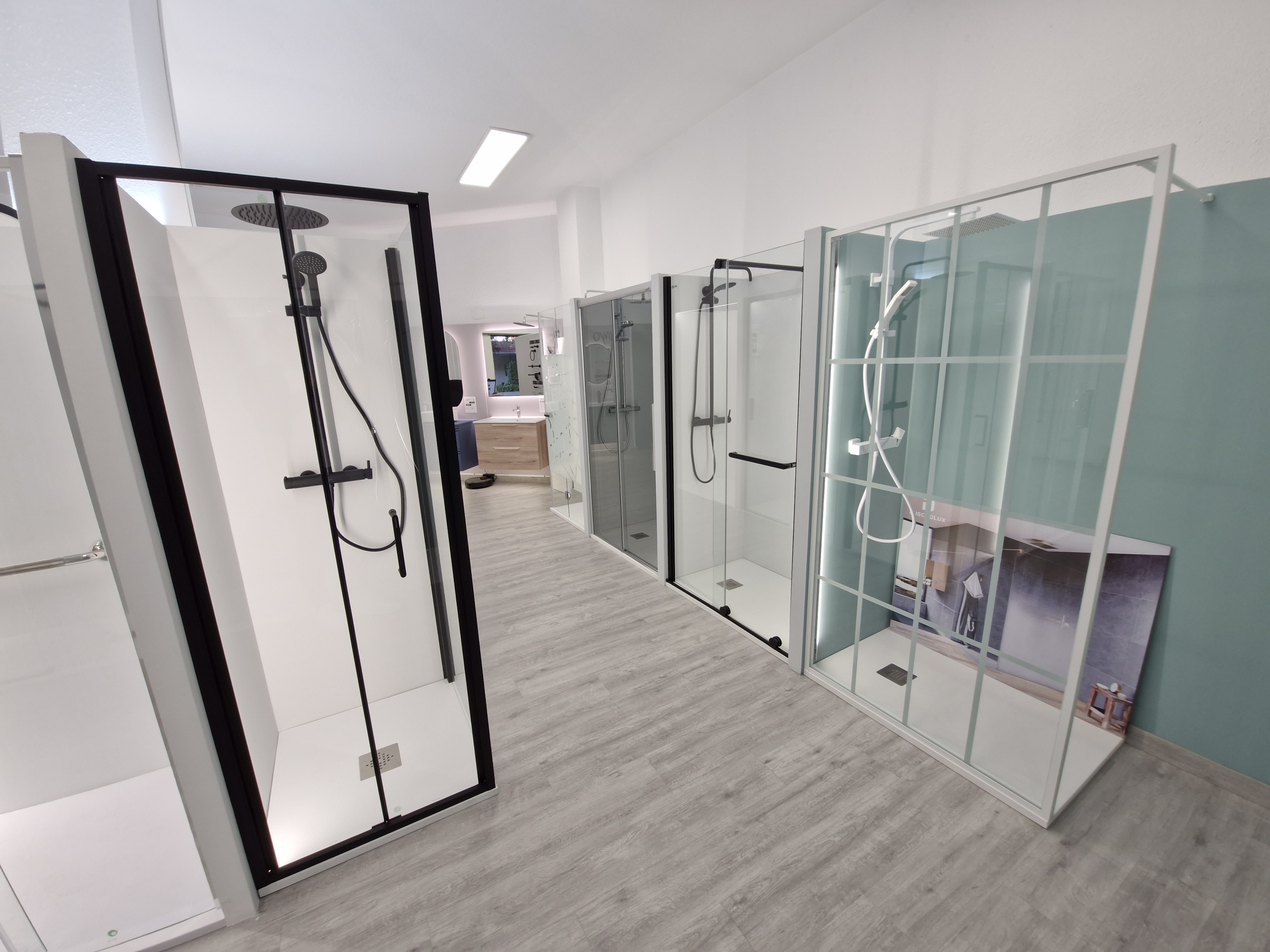 Traspaso de tienda de mamparas y muebles de baño en Tres Cantos