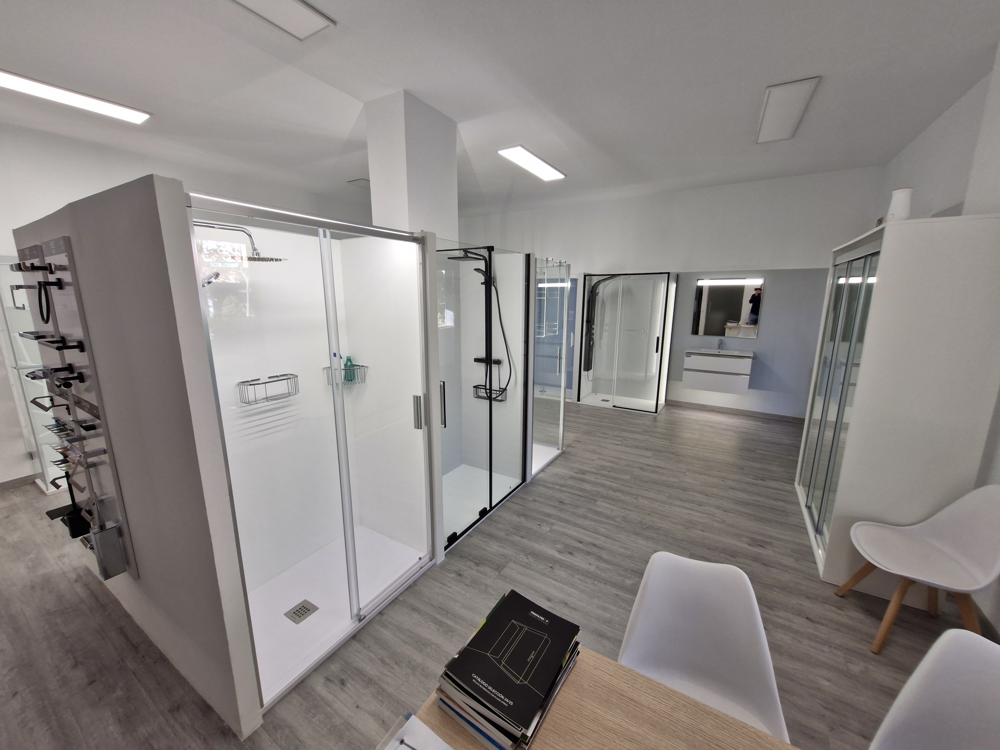 Traspaso de tienda de mamparas y muebles de baño en Tres Cantos