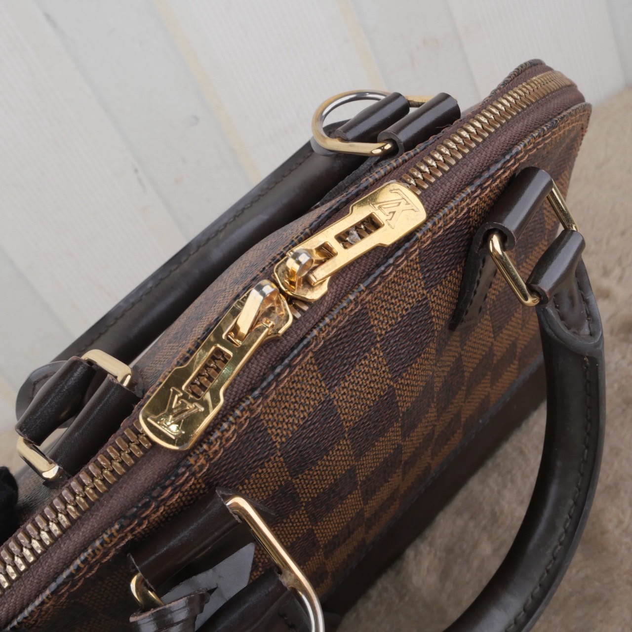 Bolso Louis Vuitton Alma BB Damier Ebene